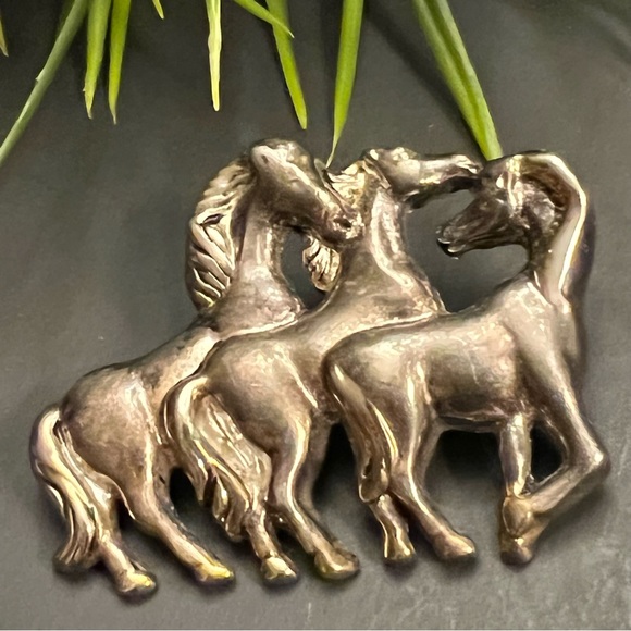 2 in 1 Vintage Three Horse Silver Tone Brooch Pin Pendant - Picture 5 of 5